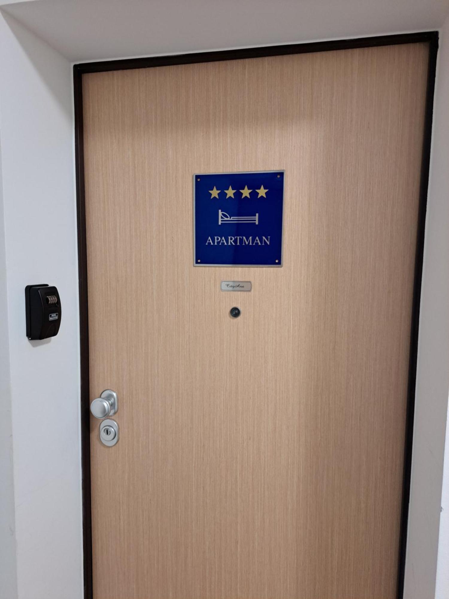 Cityana - Private Garage, 0-24 Self Check In Apartmán